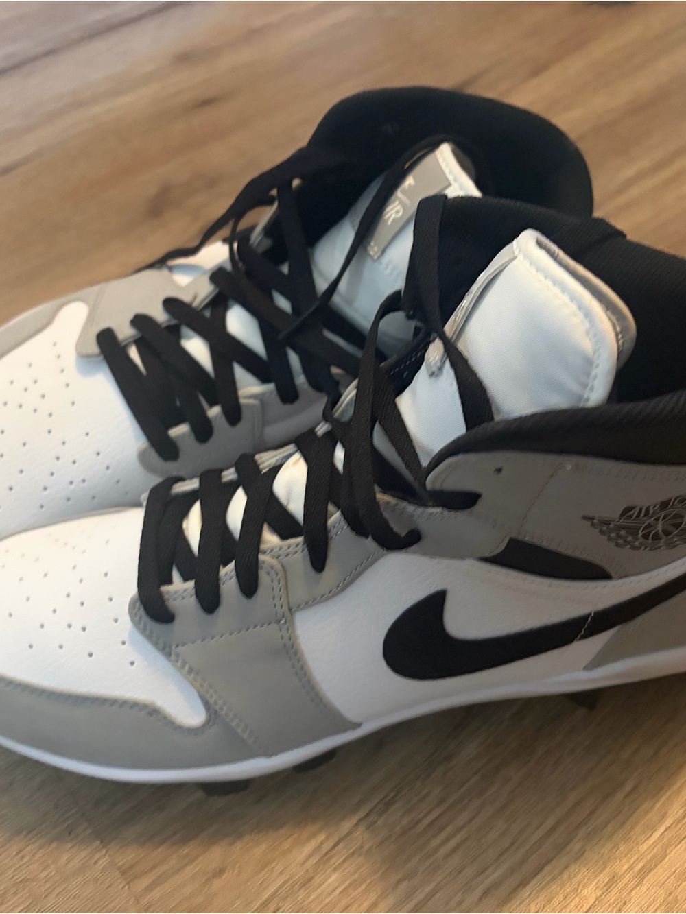 Nike Air Jordan 1 Mid - White / Gray / Black